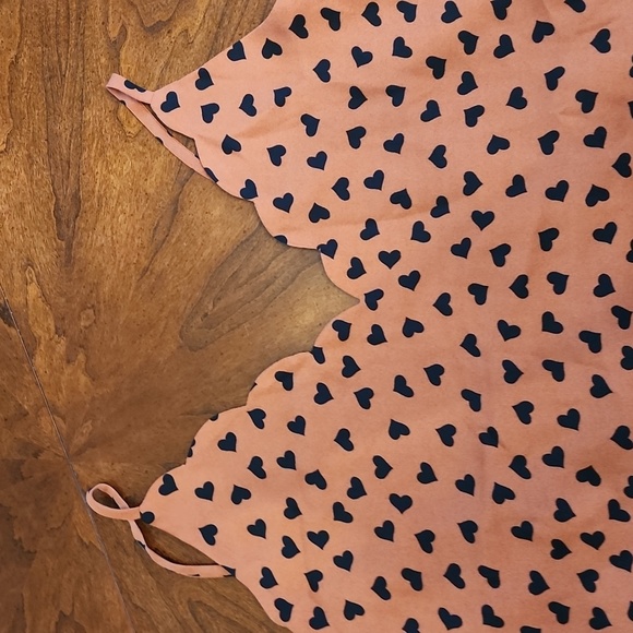 Heart pattern tank top woth scallop neckline - Picture 4 of 6